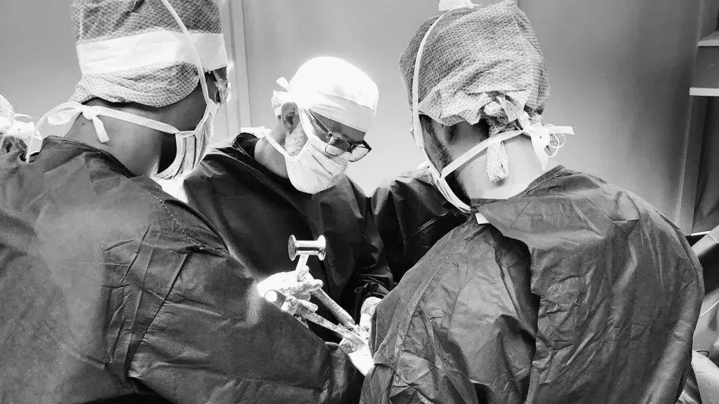 Dr. Peterhansl and his surgical team during a knee replacement operation
